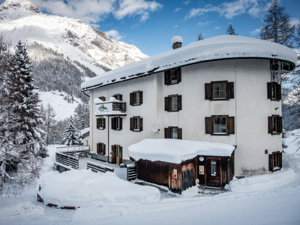 Maison de vacances Hüschera Lodge Vue de la maison hiver