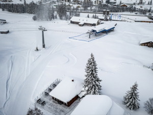 Ferienheim Hüschera Lodge Lage Winter