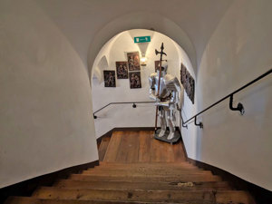 chevalier dans le couloir