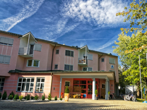Jugendherberge Klagenfurt Hausansicht Sommer