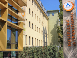 Jugendherberge Wien Brigittenau Hausansicht Sommer