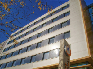 Jugendherberge Brigittenau Youth Palace Hausansicht Sommer