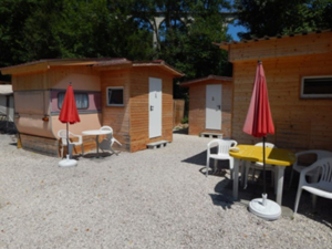 Camping Le Chandelier Chalets & Wohnmobile House view