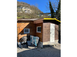 Camping Le Chandelier Chalets & Wohnmobile Hausansicht