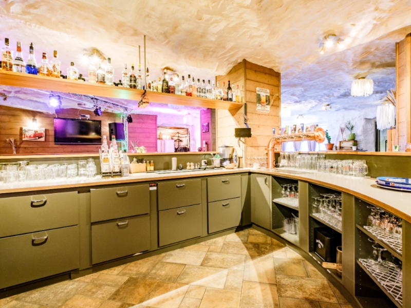 Gruppenhaus Allalin Bar