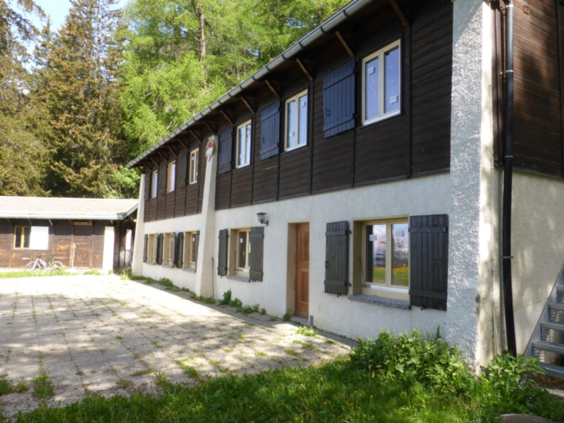 Cabane Montanin Hausansicht Sommer