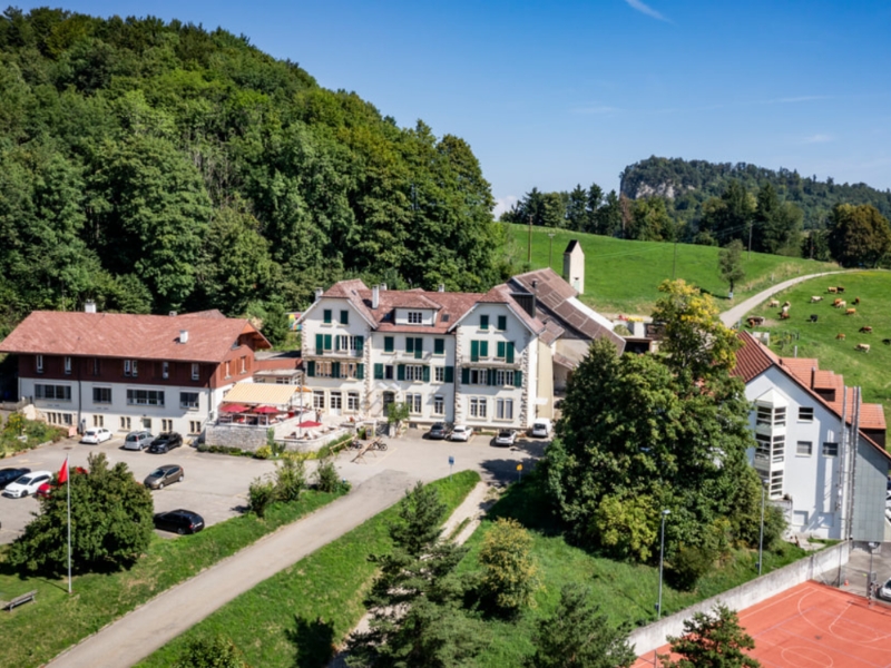Seminarhotel Froburg Hausansicht Sommer