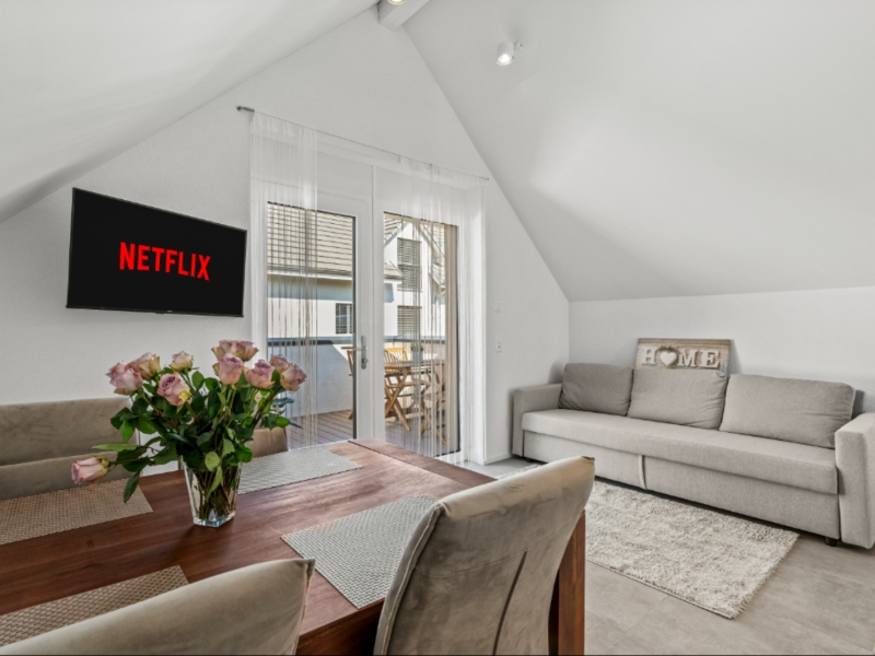 Wohnzimmer in der Dachgeschosswohnung.