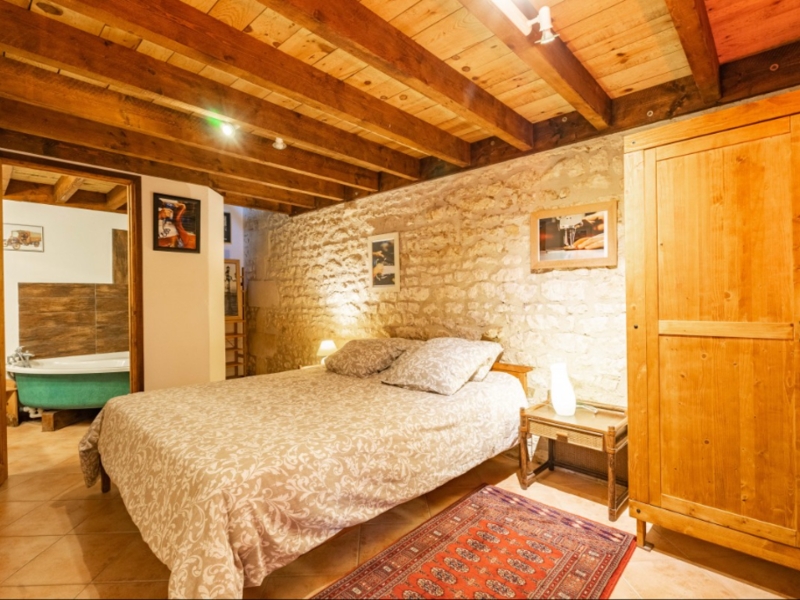 L'atelier: Schlafzimmer mit Doppelbett