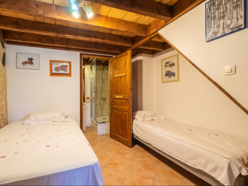 L'atelier: Schlafzimmer mit Einzelbetten