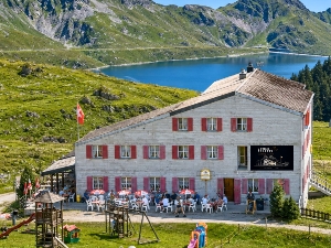 Refuge Urnerstaffel Vue de la maison été