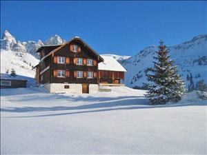 Gruppenhaus Rämsenberg Hausansicht Winter