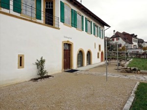 Group accommodation Aarbergerhus House view autumn