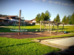 Gruppenhaus Chante-Joux Spielplatz