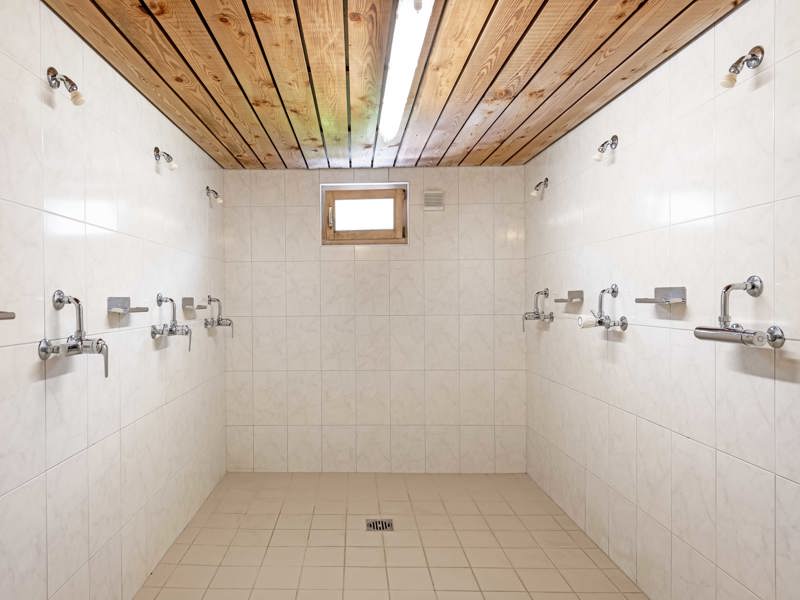 Group accommodation Casa Clau Showers