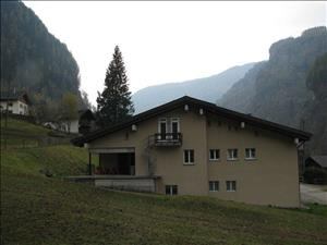 Maison de groupes Casa della gioventù Vue de la maison automne