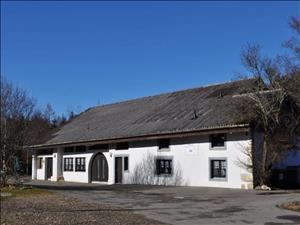 Gruppenhaus Jurahaus Ferme Hausansicht Sommer