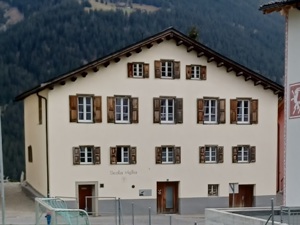 Gruppenhaus Scola Viglia Hausansicht Sommer