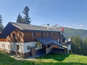 Mountain hostel Naturfreunde House view summer