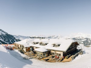 Alp-refuge Leiterli House view winter