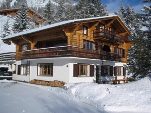 Group accommodation Wildhorn House view winter