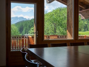 Gruppenhaus Pizzet Balkon Sommer