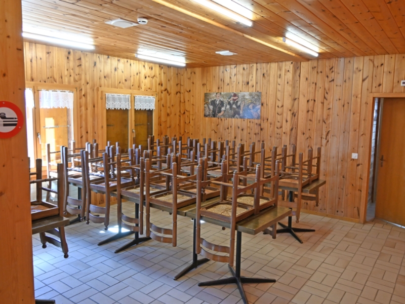 Hébergement pour groupes Gspon Salle à manger et salon