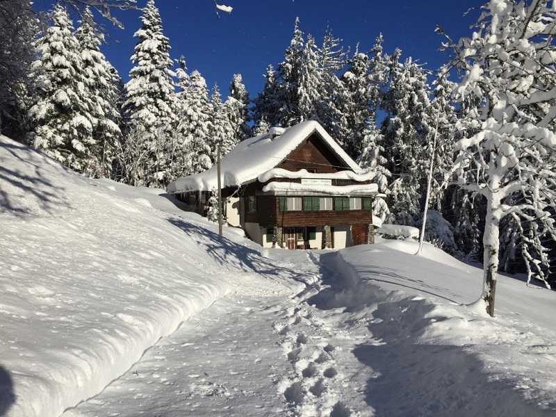 Camp de ski Sunneschy Vue de la maison hiver
