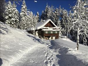 Camp de ski Sunneschy Vue de la maison hiver