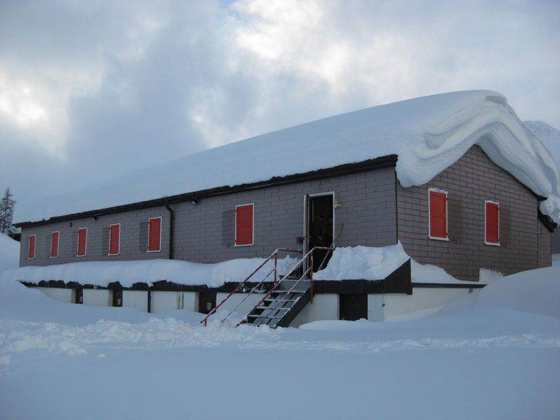 Gruppenhaus Simplon Kulm - Hausansicht im Winter