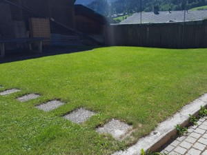 Ferienlager Lauenen Garten Sommer