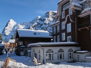 Hotel Regina Hausansicht Winter