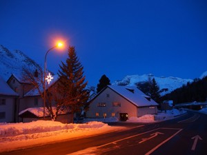 Gruppenhaus Jugendherberge Hospental Hausansicht Winter