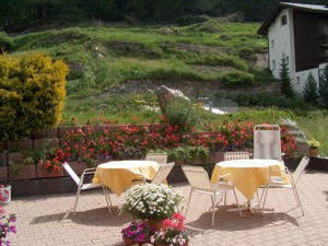 Group accommodation Almagellerhof Terrace summer