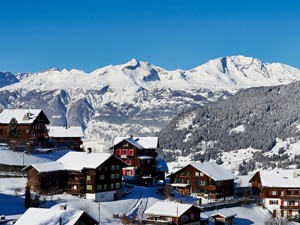 Gruppenhaus Hotel Edelweiss Hausansicht Winter