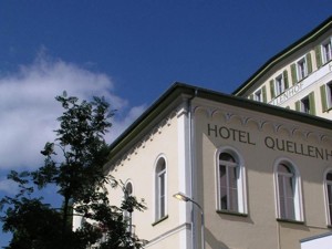 Hotel Quellenhof Hausansicht Sommer