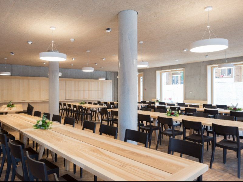 Auberge de Jeunesse Saanen-Gstaad Salle à manger et salon