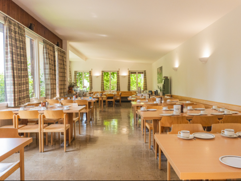 Youth Hostel Lugano Dining and lounge room