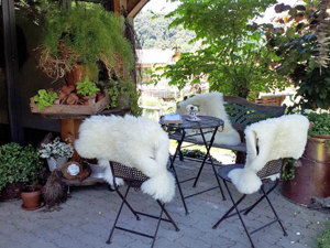 Herberge Jordihof Heimetli Garten Sommer