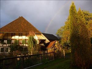 Herberge Jordihof Heimetli Hausansicht Sommer