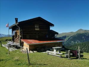 Naturfreundehaus Medergerfluh Hausansicht Sommer