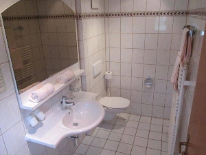 Gruppenhaus Klein Tirol Badezimmer