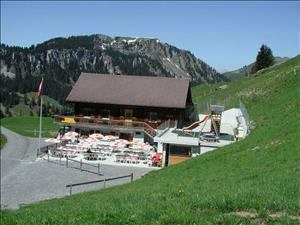 Berggasthaus Tannibüel Hausansicht Sommer