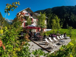 Gruppenhaus Auberge du Mont-Blanc Hausansicht Sommer