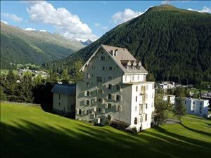 Hostel Zentrum Haus Davos Vue de la maison été