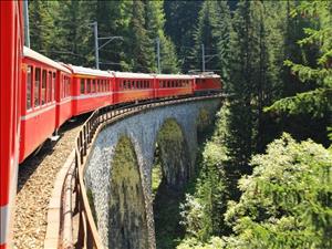 by train through switzerland | gruppenhaus.ch