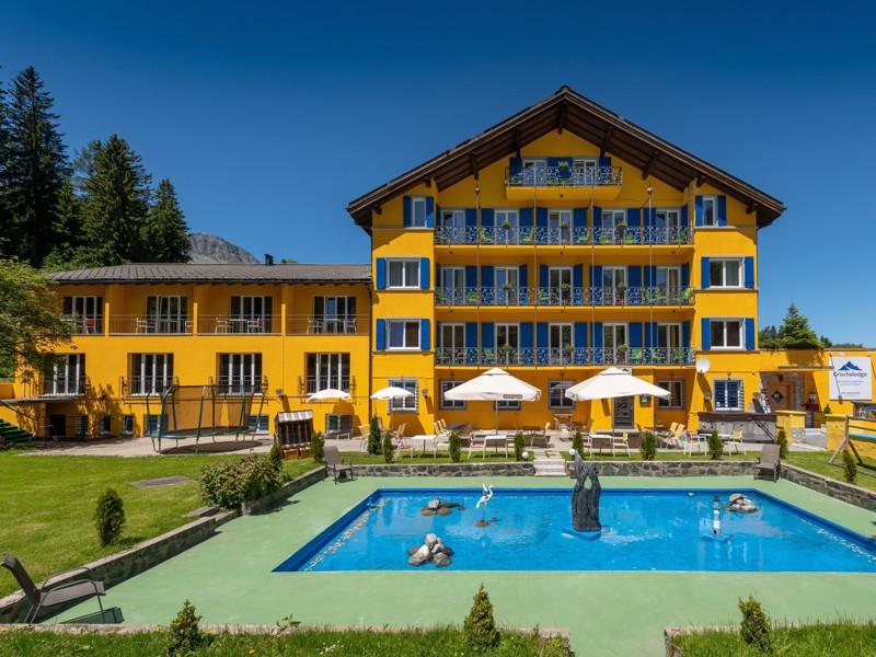 Gruppenhaus-Grischalodge-Hotel-Post-Ansicht.jpeg
