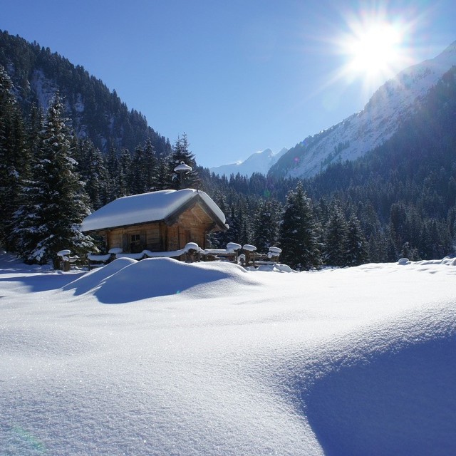 Skichalet im Schnee | gruppenhaus.ch