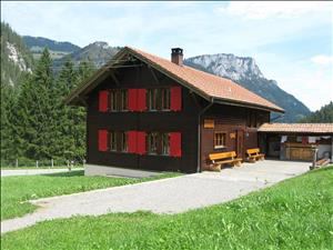 Berghaus Staldenmaad Hausansicht Sommer
